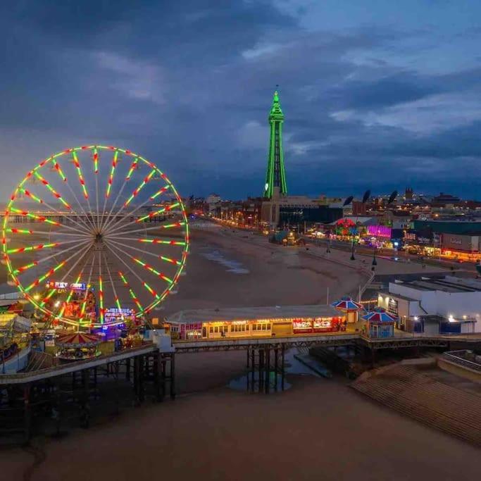 Hidden Gem W/ Parking Short Walk To Pleasure Beach Blackpool Eksteriør billede